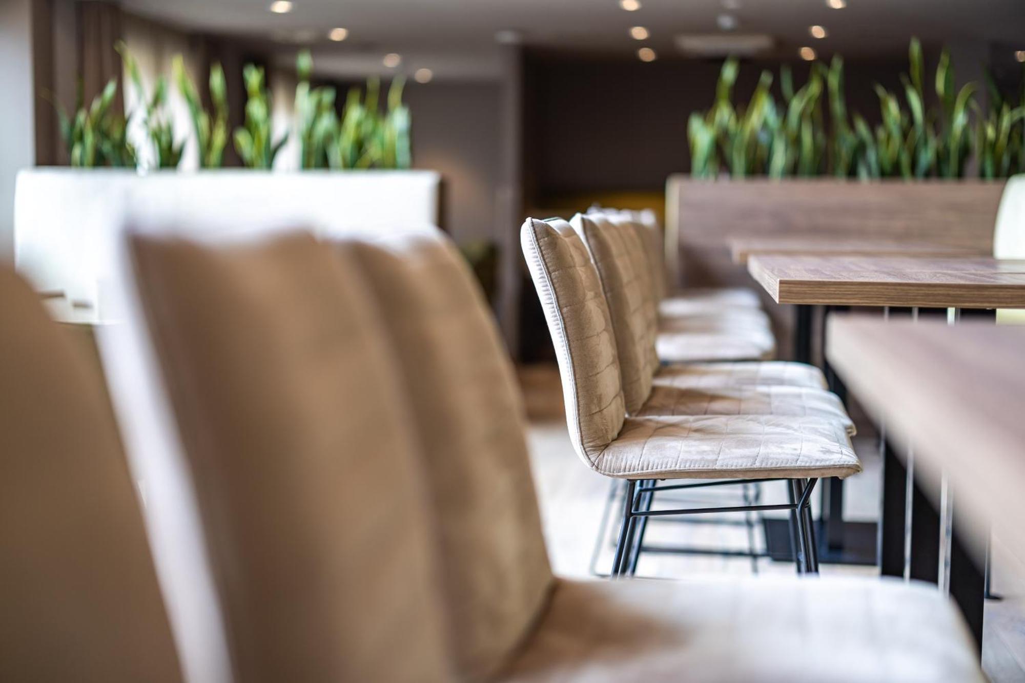 Platzhirsch Living Hotel Kelsterbach Eksteriør billede
