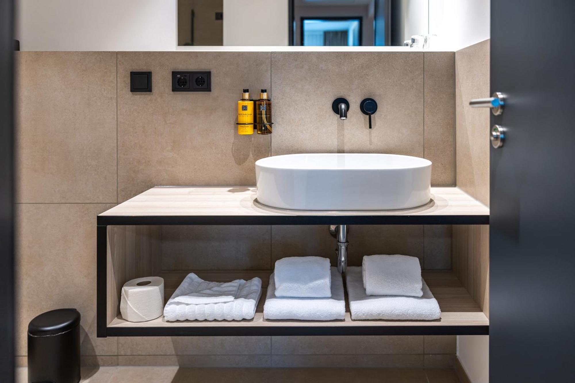 Platzhirsch Living Hotel Kelsterbach Eksteriør billede